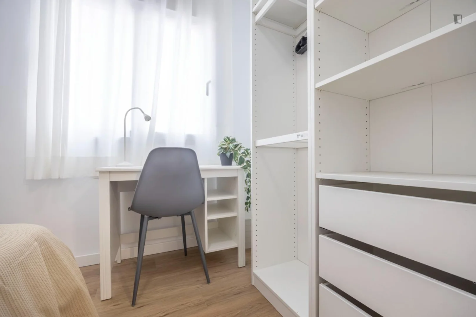 Chambre d'étudiant fonctionnelle parfaite pour étudier dans