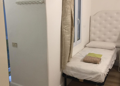 Zimmer zur Miete in einer WG in firenze