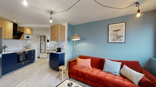 Private room at 250 Avenue de Casselardit, 2e étage, image 13 of 22