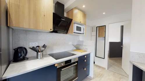 Private room at 250 Avenue de Casselardit, 2e étage, image 17 of 22