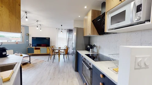 Private room at 250 Avenue de Casselardit, 2e étage, image 18 of 22
