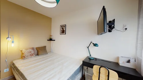Private room at 250 Avenue de Casselardit, 2e étage, image 20 of 22