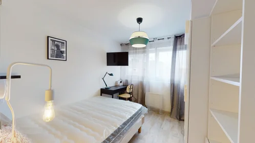 Private room at 250 Avenue de Casselardit, 2e étage, image 21 of 22
