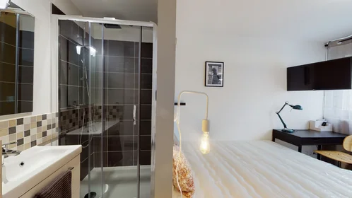 Private room at 250 Avenue de Casselardit, 2e étage, image 22 of 22