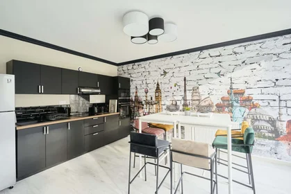 Private room at 2 Pl. du Chapitre, 51100 Reims, France, image 11 of 15