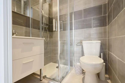 Private room at 2 Pl. du Chapitre, 51100 Reims, France, image 4 of 15