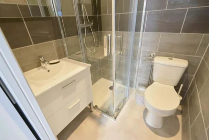 Private room at 2 Pl. du Chapitre, 51100 Reims, France, image 5 of 15