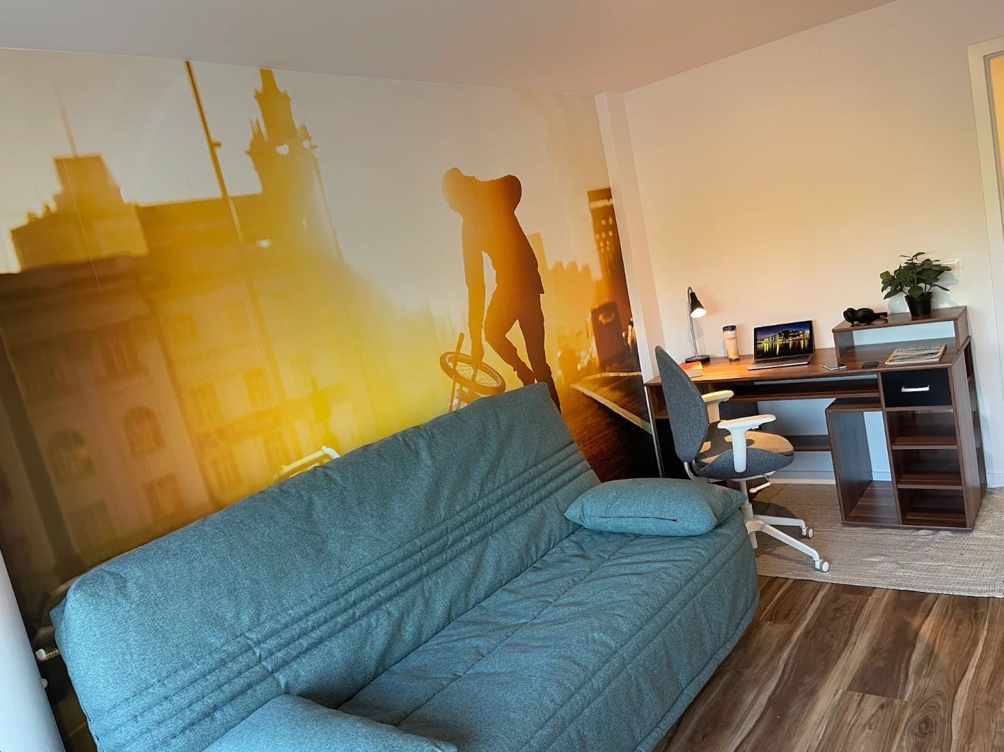 Quarto de estudante económico com localização conveniente em 