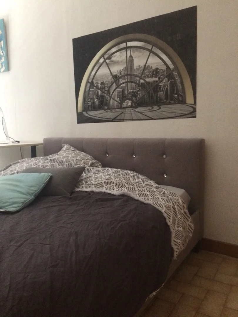 Minimalist student studio in  with efficient layout
