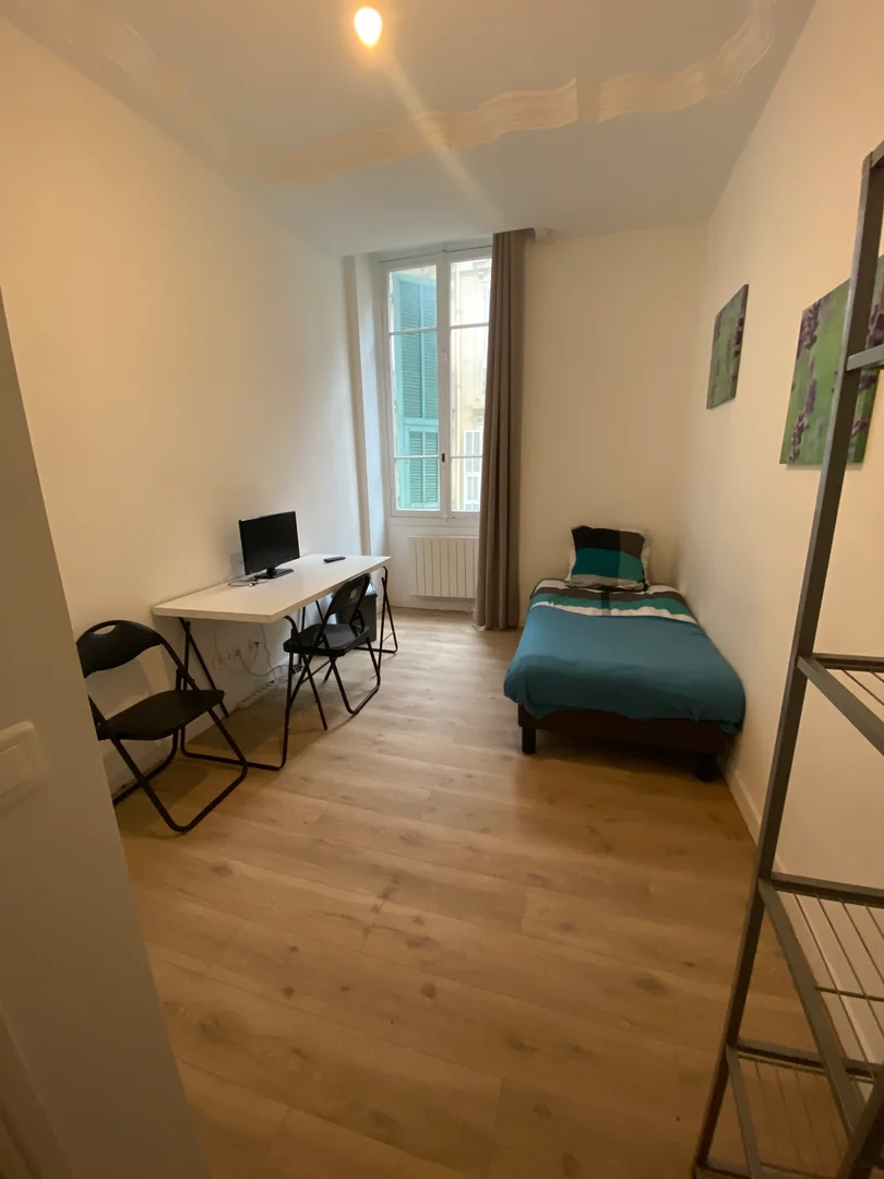 Convenient studio apartment for student living in 