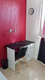 Studio at Avenue Sainte-Marguerite, image 9 of 9