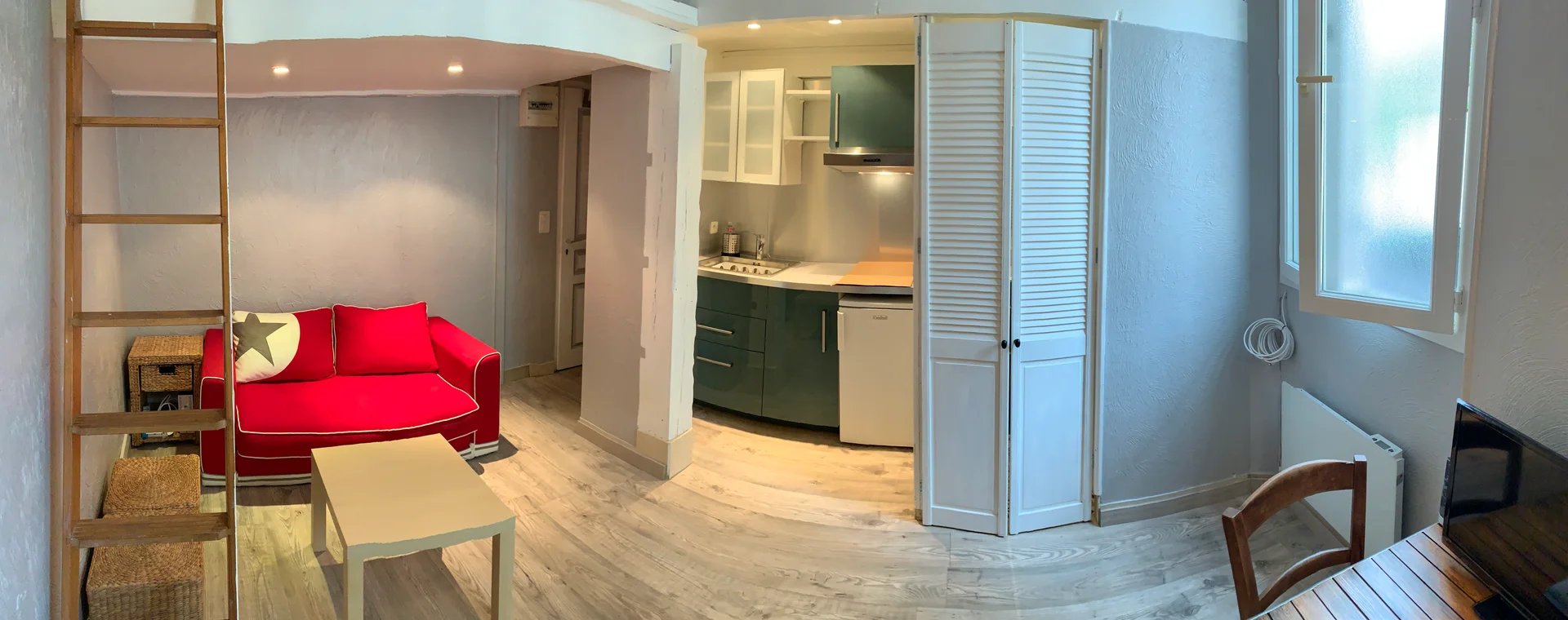 Student-friendly studio with excellent transport links in