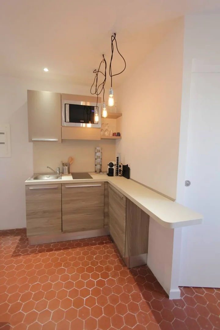 Fully equipped studio flat for students in 