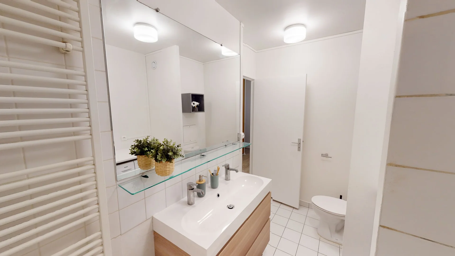 Student-friendly studio with excellent transport links in
