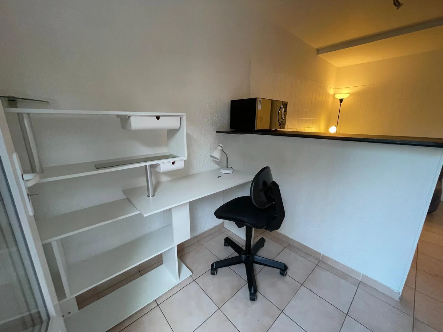 Studio d'étudiant minimaliste dans  avec agencement efficace
