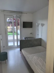 Studio à Rue Charlie Chaplin, 91080 Évry-Courcouronnes, image 4 de 11