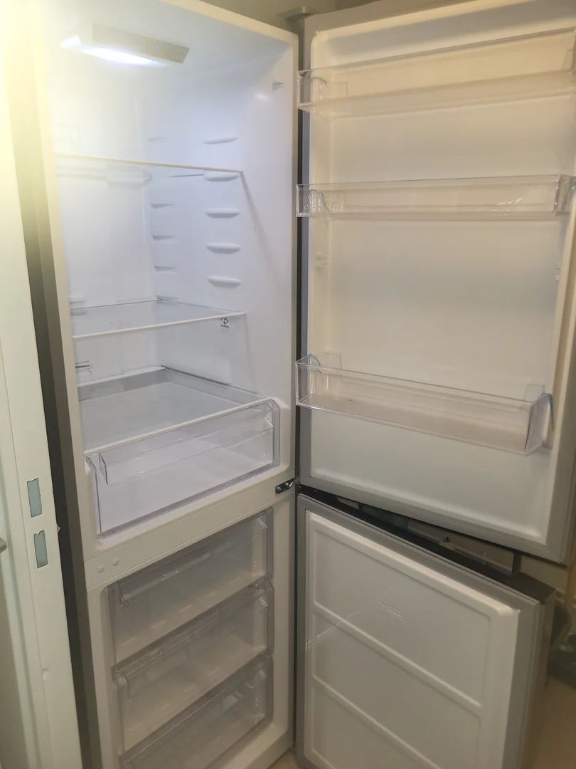  bölgesinde tam olanaklara sahip modern öğrenci stüdyosu