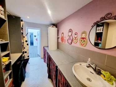 Studio at Rue Saint-Antoine, image 11 of 14