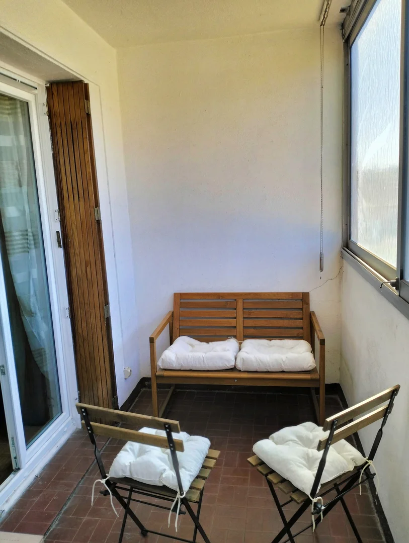 'de etkili düzene sahip minimalist öğrenci stüdyosu