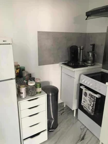 Studio in der Avenue de Saint-Jérôme, 13013 Marseille, bild 11 von 15