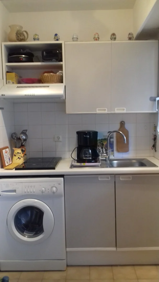 Student-friendly studio with excellent transport links in