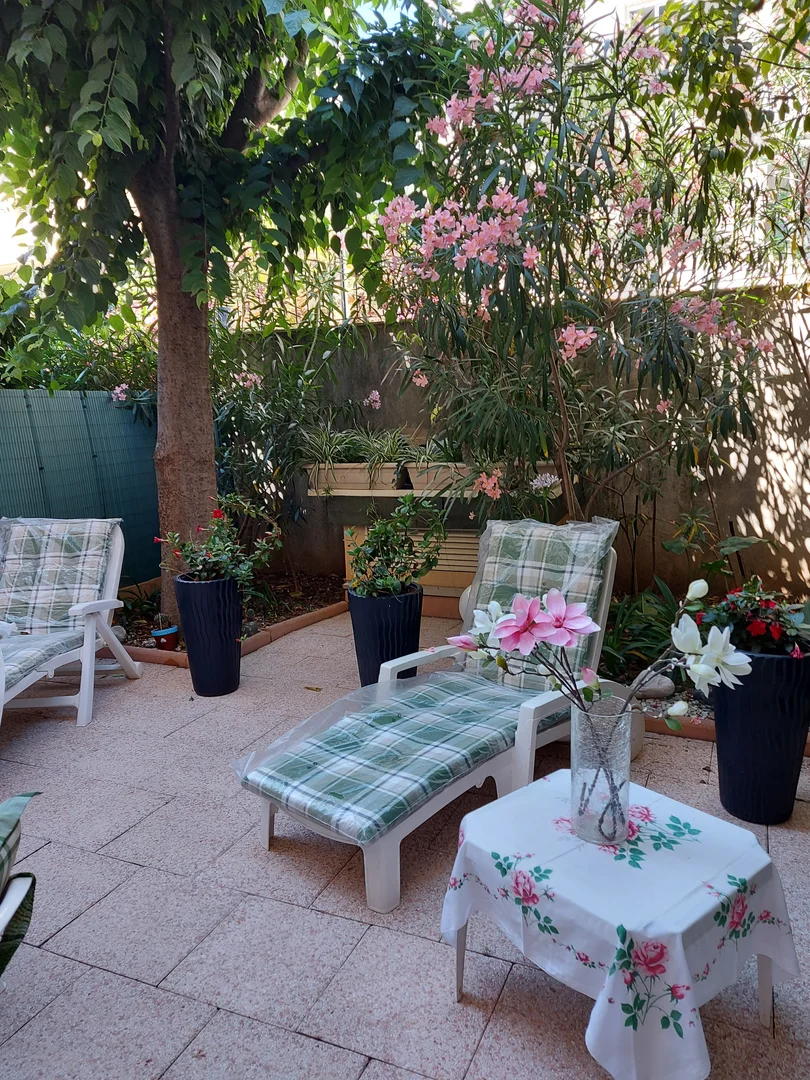 Student-friendly studio with excellent transport links in