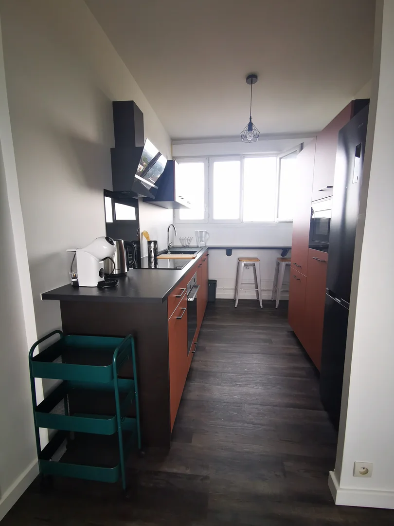 Studio d'étudiant minimaliste dans avec agencement efficace