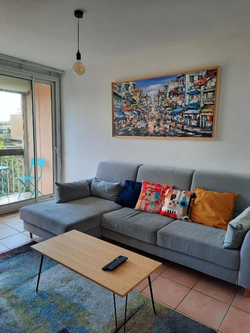 Student-friendly studio with excellent transport links in 