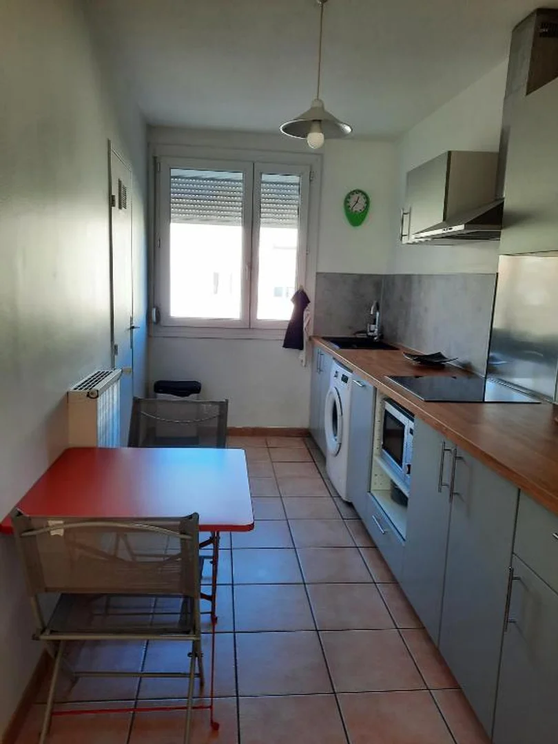 Student-friendly studio with excellent transport links in 