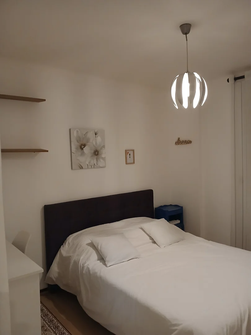 bölgesindeki öğrenciler için tam donanımlı stüdyo daire