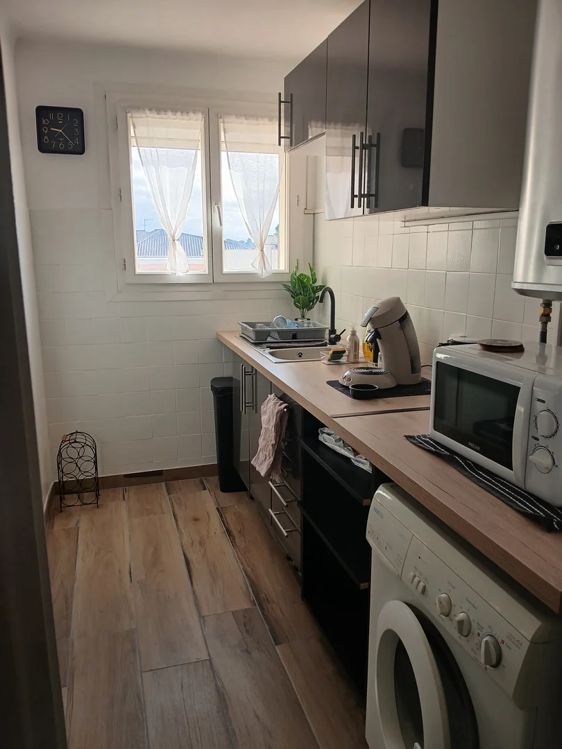  bölgesindeki öğrenciler için ideal kompakt stüdyo daire