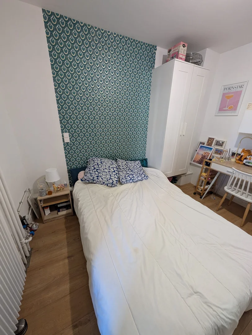 Studio d'étudiant minimaliste dans  avec agencement efficace