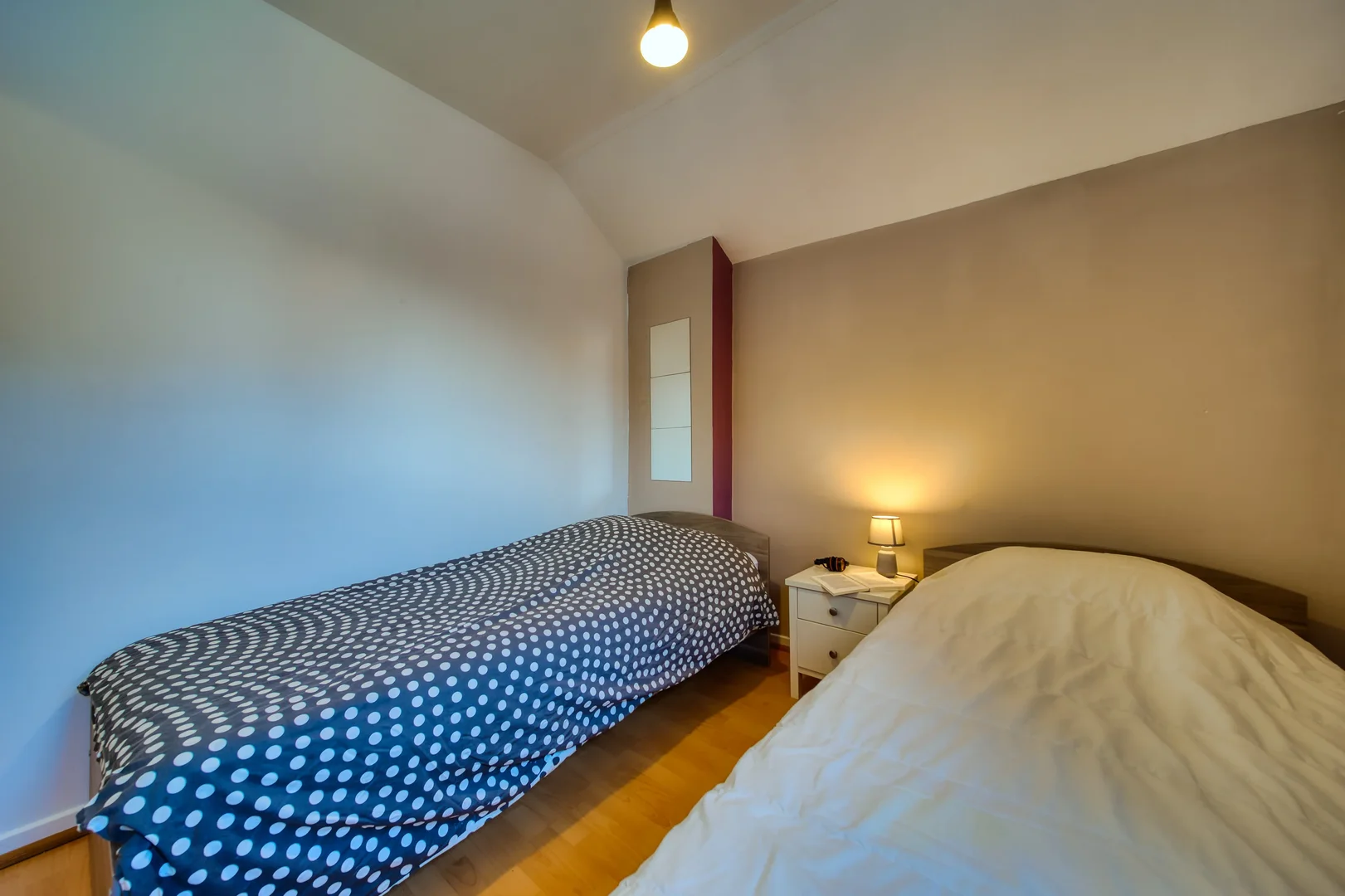  bölgesindeki öğrenciler için ideal kompakt stüdyo daire