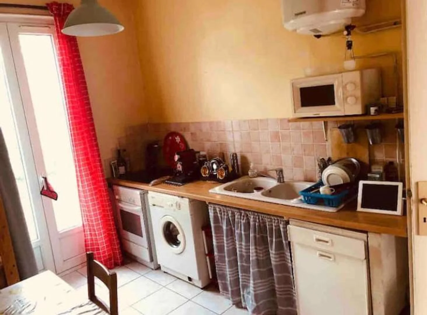 'de öğrenci ihtiyaçlarına göre tasarlanmış pratik stüdyo
