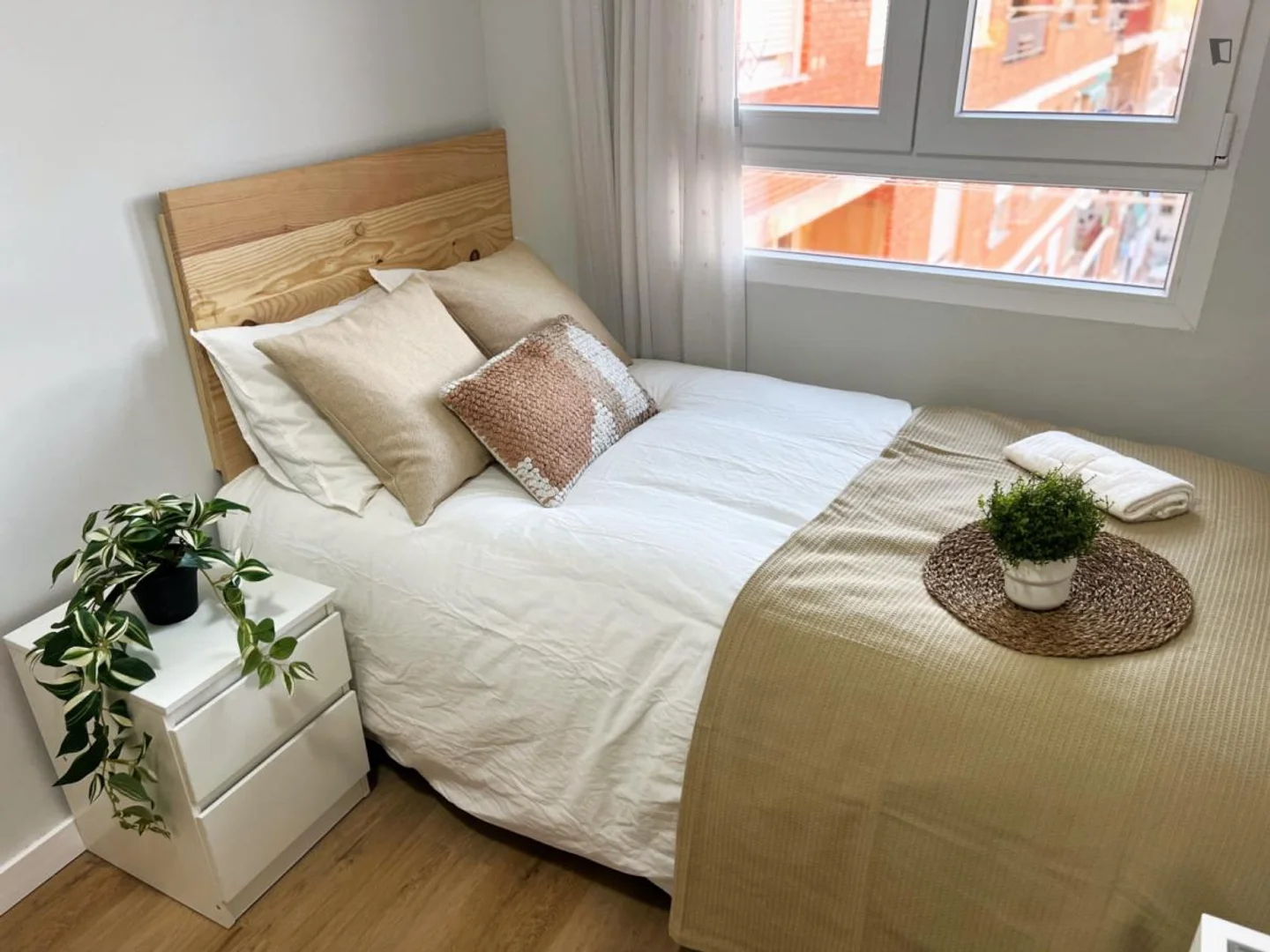 Comfortable and spacious student room in 