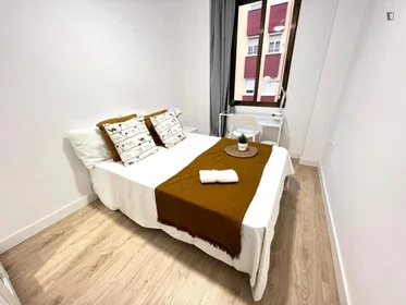 Habitación privada en Calle Finestrat, imagen 1 de 24
