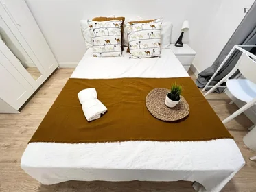 Habitación privada en Calle Finestrat, imagen 3 de 24