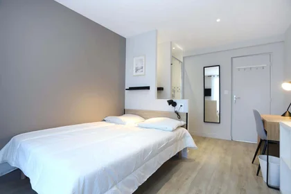 Habitación privada en 216 Rue de Fougères, 35700 Rennes, France, imagen 1 de 10