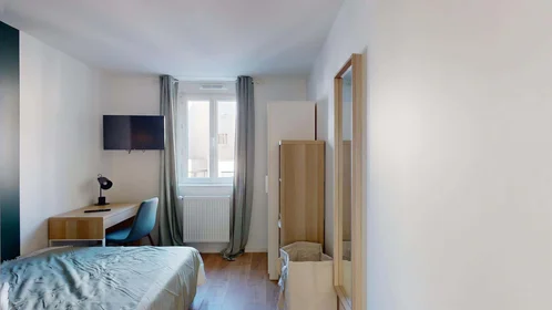 Stanza privata in 29 Rue du Chemin de Fer, 95800 Cergy, France, immagine 1 di 10