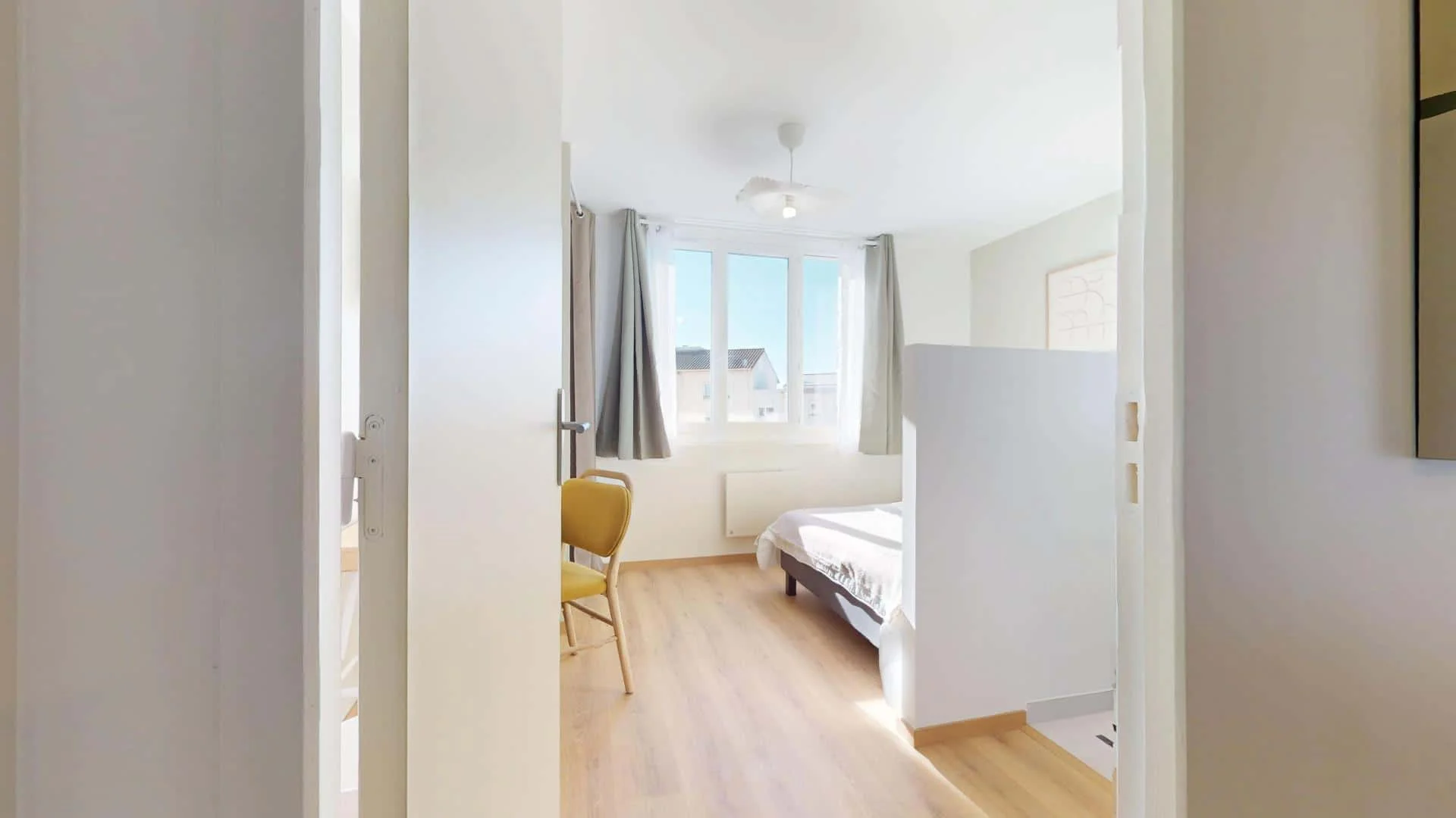 Economical student room with convenient location in 