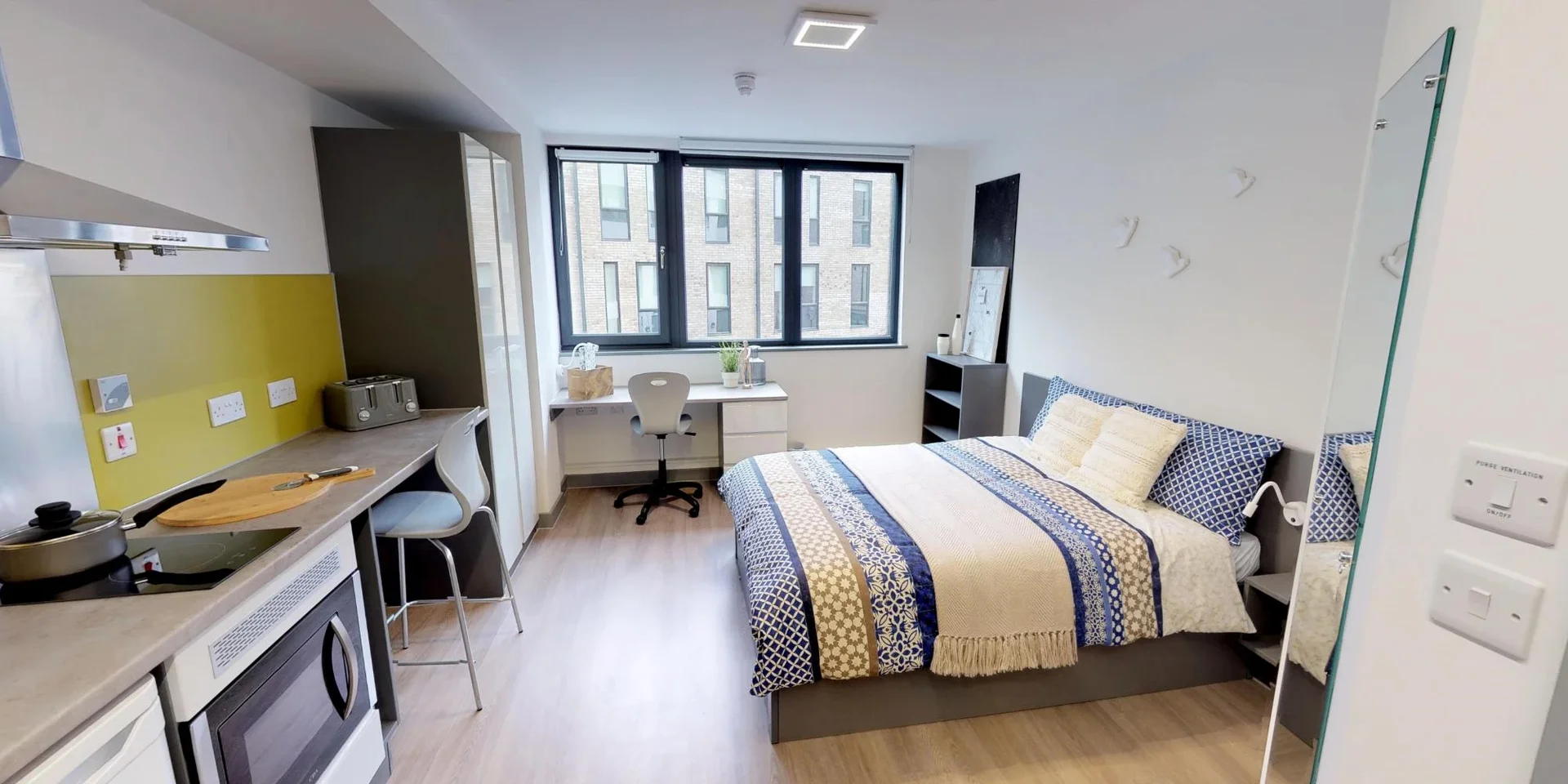 Habitación para estudiantes en  con área de estudio y facilidades compartidas