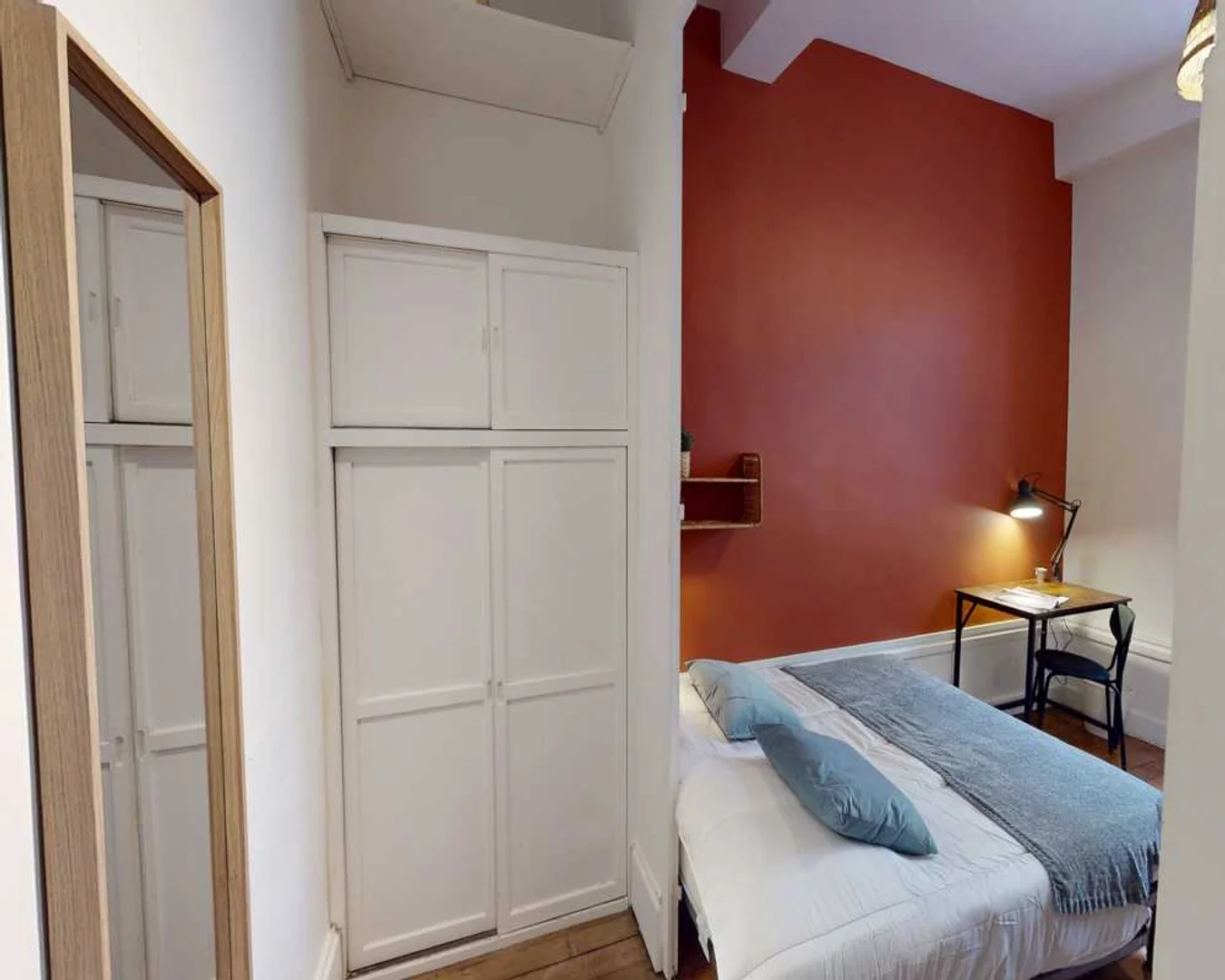 Room for rent in student apartment in , fully furnished