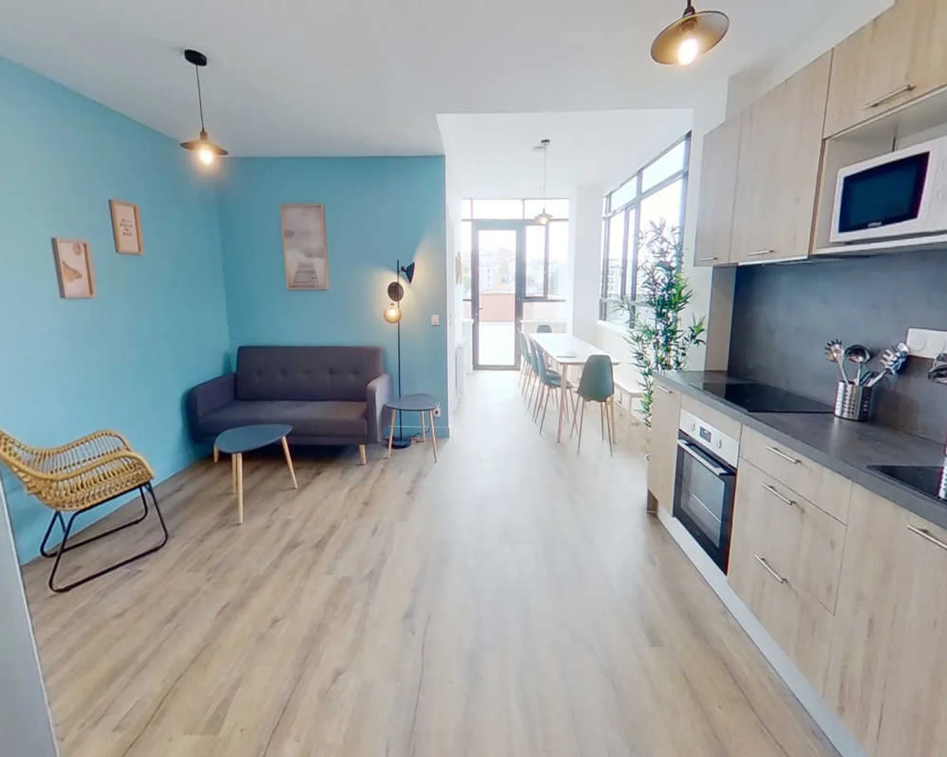 Chambre abordable pour les étudiants avec un bon éclairage dans 