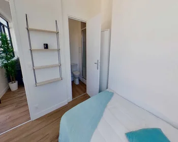Private room at Avenue Sainte-Anne, image 2 of 23