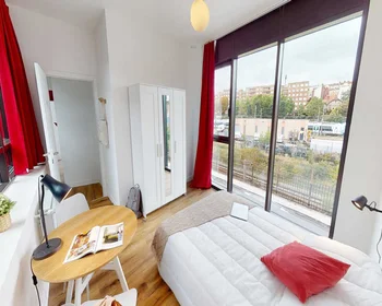 Private room at Avenue Sainte-Anne, image 1 of 10