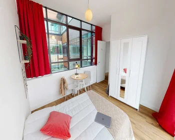 Private room at Avenue Sainte-Anne, image 2 of 20