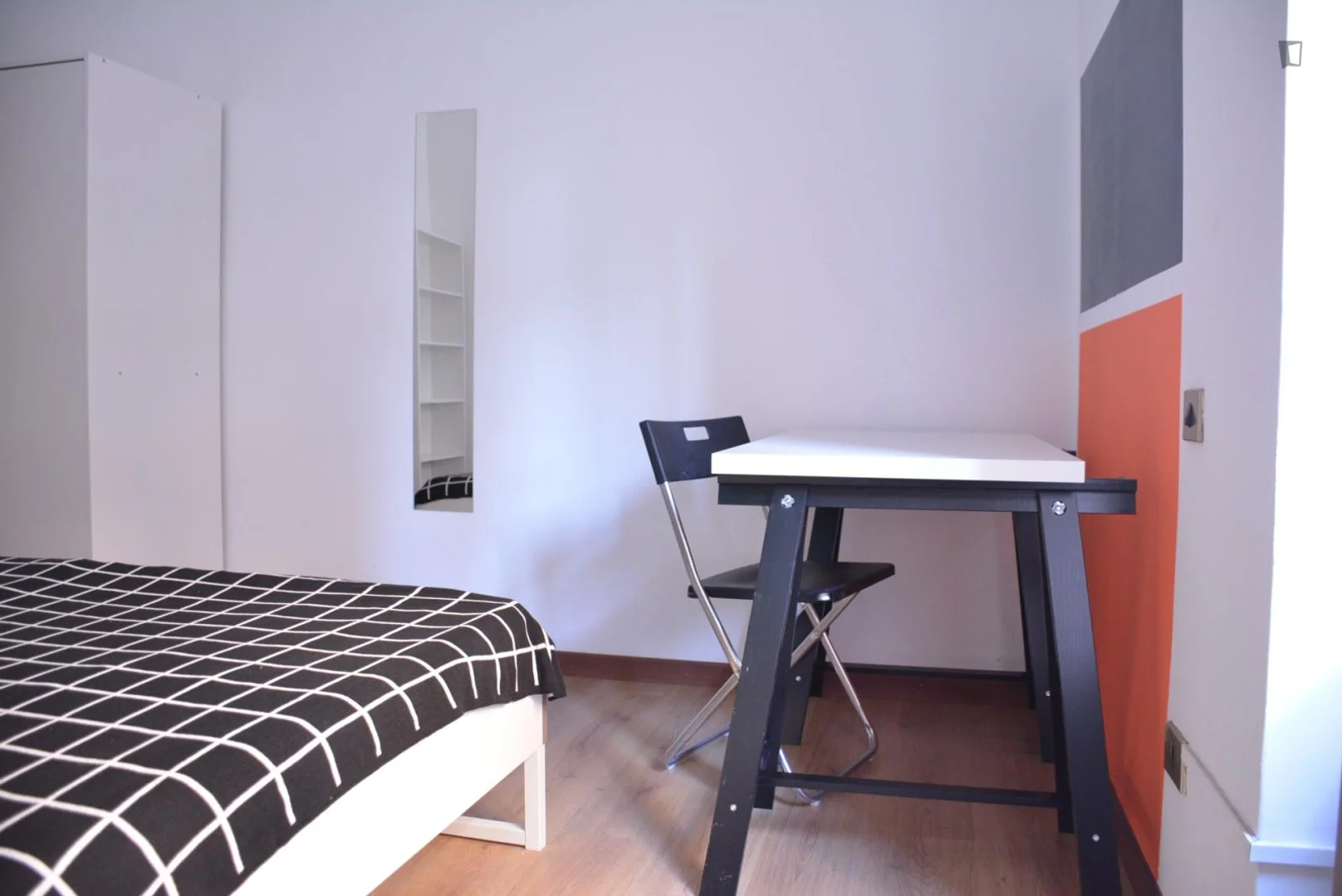 Camera per studenti in  con area studio e servizi in comune
