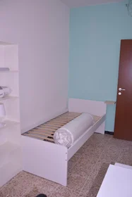 Habitación privada en Via Lombardia, imagen 2 de 9