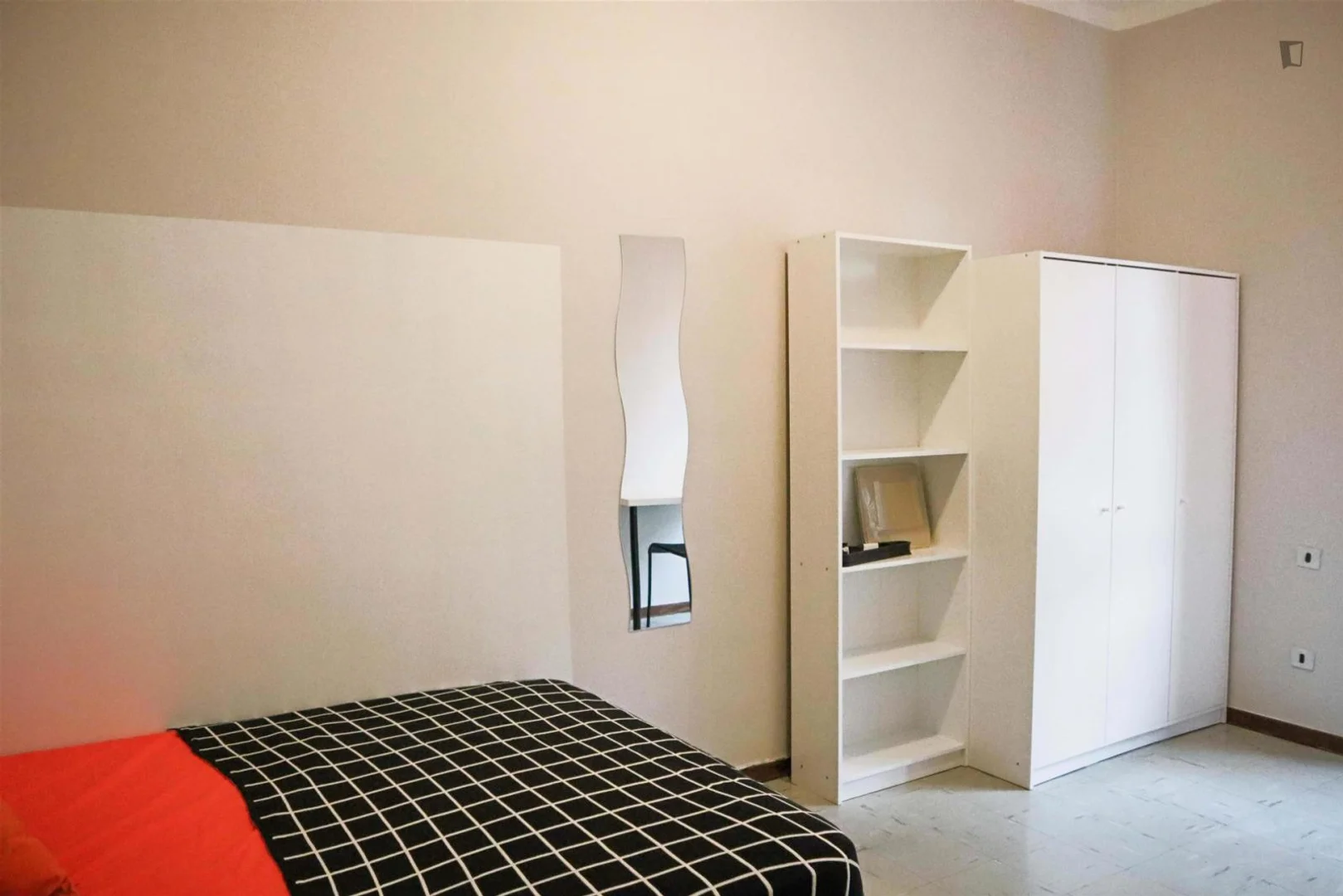 Habitación asequible para estudiantes con buena iluminación en 