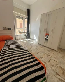 Özel oda konumu Via Grazia Deledda, 1 14 görüntüsü